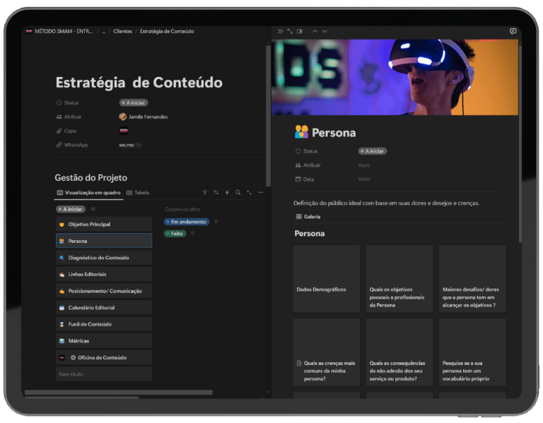 Mesa com laptop, smartphone e materiais para criação de conteúdo